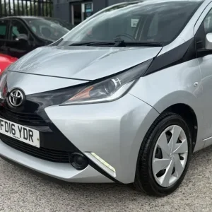 2016 Toyota AYGO 1.0L VVT-i x-play hatchback - Image 8