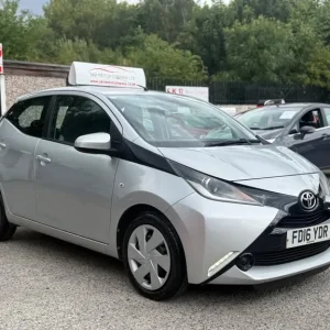 2016 Toyota AYGO 1.0L VVT-i x-play hatchback