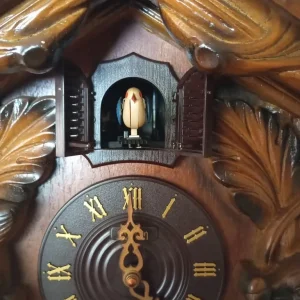 Wooden effect cuckoo clock - Image 2