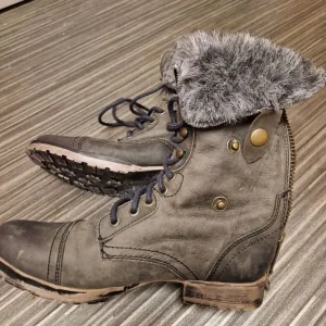 Steve Madden leather combat boots size 5