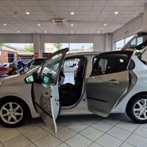 2014 Peugeot 208 1.6 e-HDi Style Euro 5 5-door hatchback - Image 6