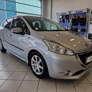 2014 Peugeot 208 1.6 e-HDi Style Euro 5 5-door hatchback