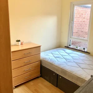 3 bed house in Holylands - Image 6
