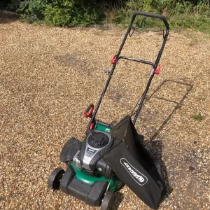 Briggs and Stratton Lawn Mower - 46cm self-propelled