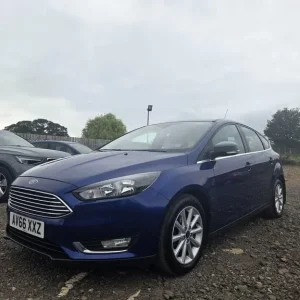 2016 Ford Focus 1.0T EcoBoost Titanium Euro 6 5-door hatchback petrol manual - Image 3