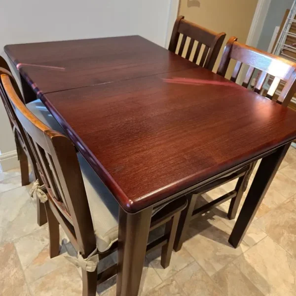 Extendable Mahogany Dining Table and Four Chairs