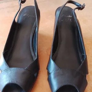 Ladies Clarks Sandals - Image 3