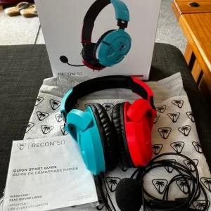 Turtle Beach Recon50 wired headset with mic. Classic Switch Red/Blue colours.