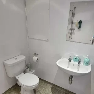 Ensuite student room in a shared flat, top floor, Torpoint, Cornwall - Image 4