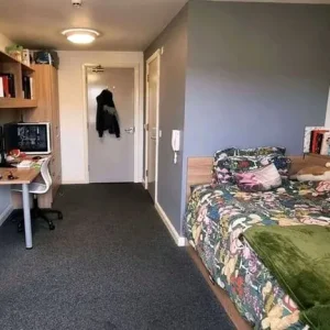 Ensuite student room in a shared flat, top floor, Torpoint, Cornwall