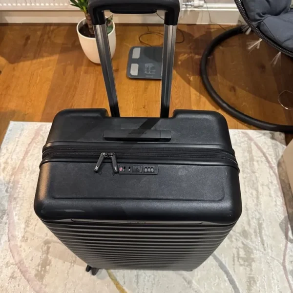 Samsonite Element large hardside suitcase with 4-wheel spinner