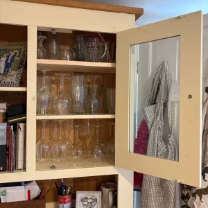 Solid wood shaker style dresser - Image 3