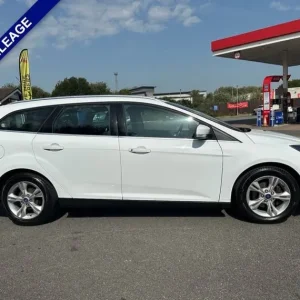 2013 Ford Focus 1.6 Zetec Estate 5-door Petrol Automatic - Image 2