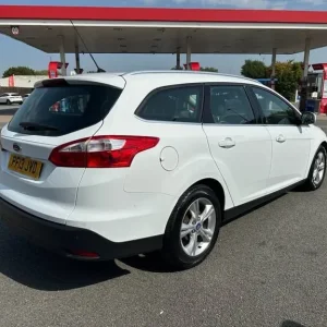 2013 Ford Focus 1.6 Zetec Estate 5-door Petrol Automatic - Image 3