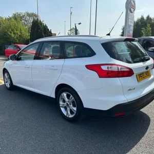 2013 Ford Focus 1.6 Zetec Estate 5-door Petrol Automatic - Image 5