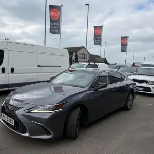 2020 Lexus ES 300h Hybrid 4-door Saloon - Image 7