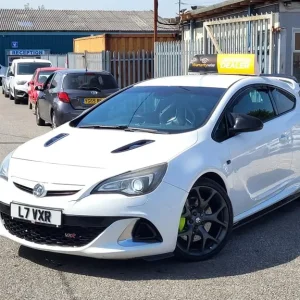2013 Vauxhall Astra GTC 2.0T 16V VXR 3-door hatchback - Image 3