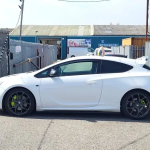 2013 Vauxhall Astra GTC 2.0T 16V VXR 3-door hatchback - Image 5