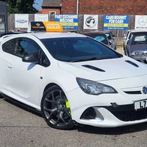 2013 Vauxhall Astra GTC 2.0T 16V VXR 3-door hatchback