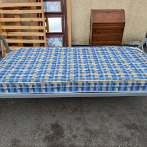 Metal frame bed with single mattress