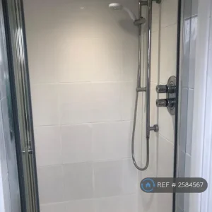 1 bedroom loft studio in King Edward Street - Image 5