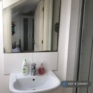 1 bedroom loft studio in King Edward Street - Image 6
