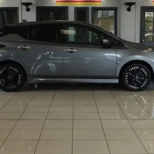 2022 Nissan Leaf 39kWh Tekna Hatchback 5-door Electric - Image 2