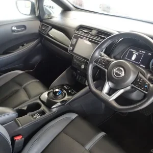 2022 Nissan Leaf 39kWh Tekna Hatchback 5-door Electric - Image 3