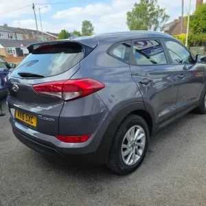 2016 Hyundai Tucson 1.7 CRDi Blue Drive SE Nav Estate - Image 2