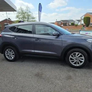 2016 Hyundai Tucson 1.7 CRDi Blue Drive SE Nav Estate - Image 6