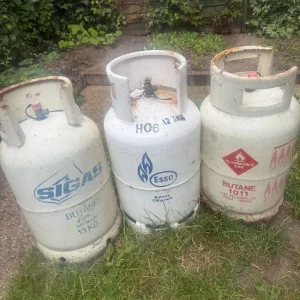 3 empty gas bottles - Image 2