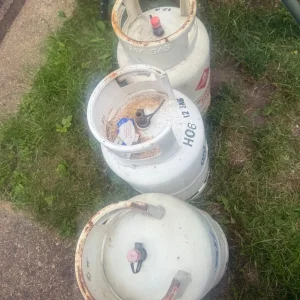 3 empty gas bottles - Image 5