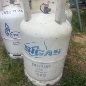 3 empty gas bottles - Image 7