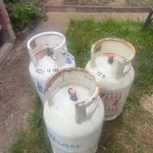 3 empty gas bottles - Image 8