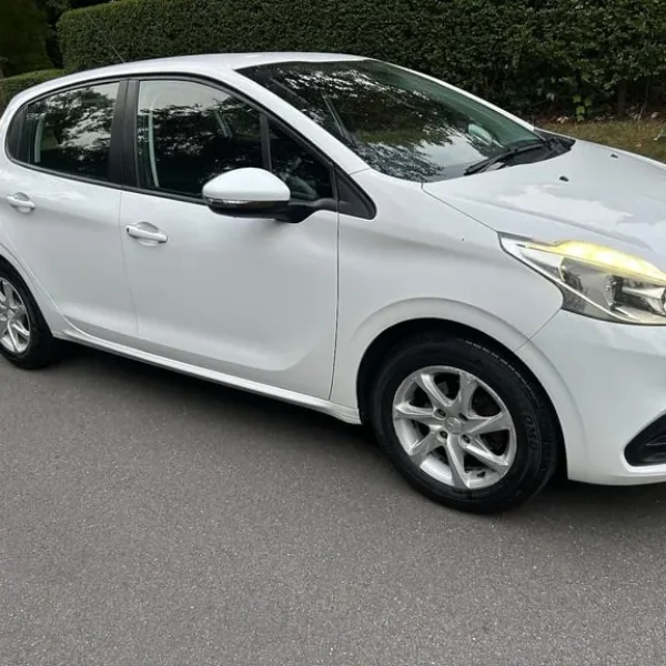 2015 Peugeot 208 1.2 PureTech 82 Active 5-door hatchback
