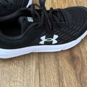 UK 6 Under Armour shoe - Image 2