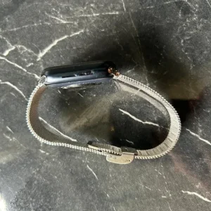 Apple Watch SE 2nd Generation 40MM - Image 2