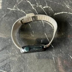 Apple Watch SE 2nd Generation 40MM - Image 3