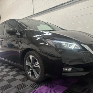 2021 Nissan LEAF N-CONNECTA 5-Door Hatchback - Image 2