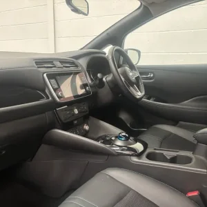 2021 Nissan LEAF N-CONNECTA 5-Door Hatchback - Image 3
