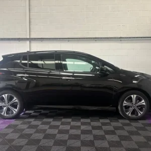 2021 Nissan LEAF N-CONNECTA 5-Door Hatchback - Image 4
