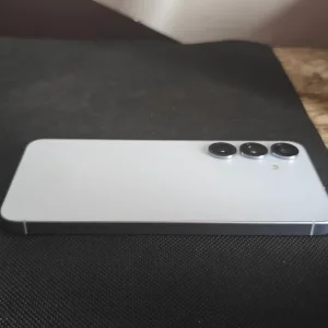 Samsung S25 128GB - Image 4