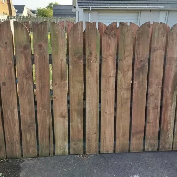 Strong large gates 4.2m wide (2.1m each)