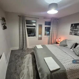 3 bedroom split-level flat in Burnley, Lancashire - Image 4