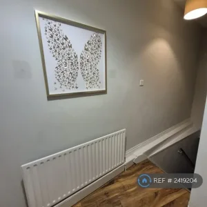 3 bedroom split-level flat in Burnley, Lancashire - Image 5