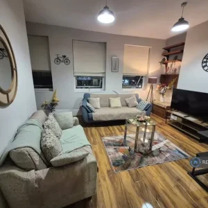 3 bedroom split-level flat in Burnley, Lancashire - Image 6