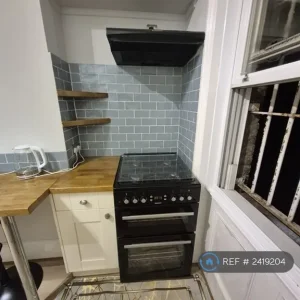 3 bedroom split-level flat in Burnley, Lancashire - Image 7