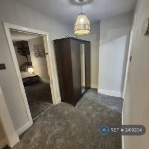 3 bedroom split-level flat in Burnley, Lancashire - Image 8