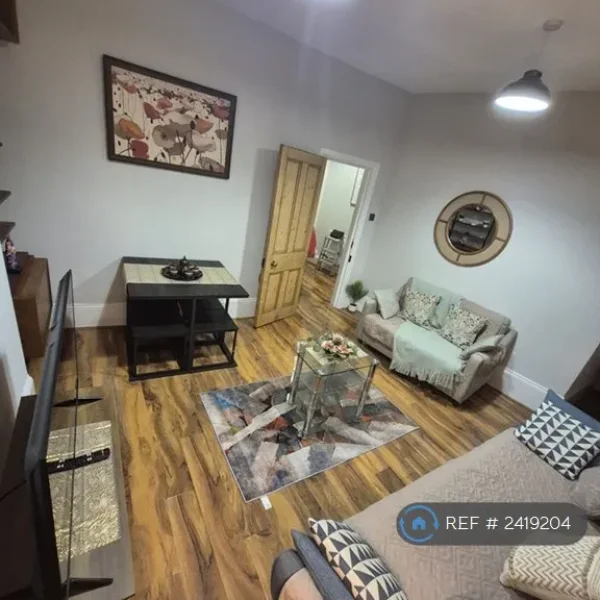 3 bedroom split-level flat in Burnley, Lancashire