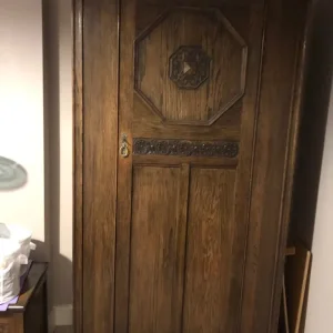 Antique carved oak hall robe with central hanging rail - Image 2